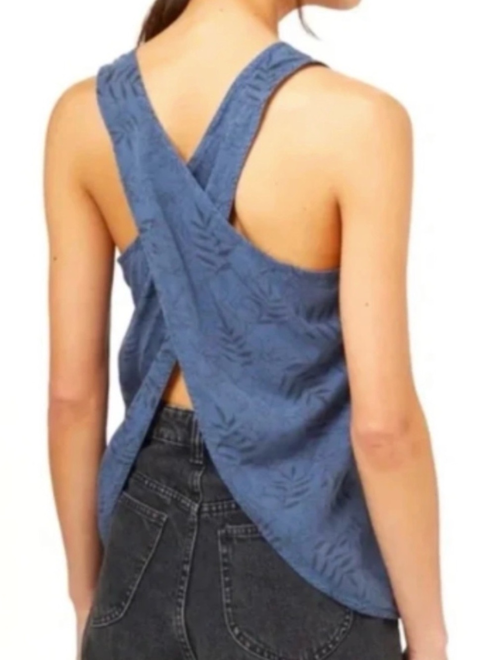 Ten Tree Blue Floral Cross-Back Harbour Tank Top. Small